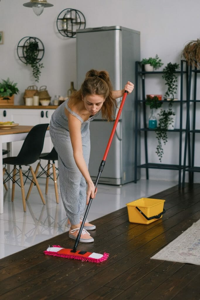 How to Mop Your Floors Using Laundry Detergent